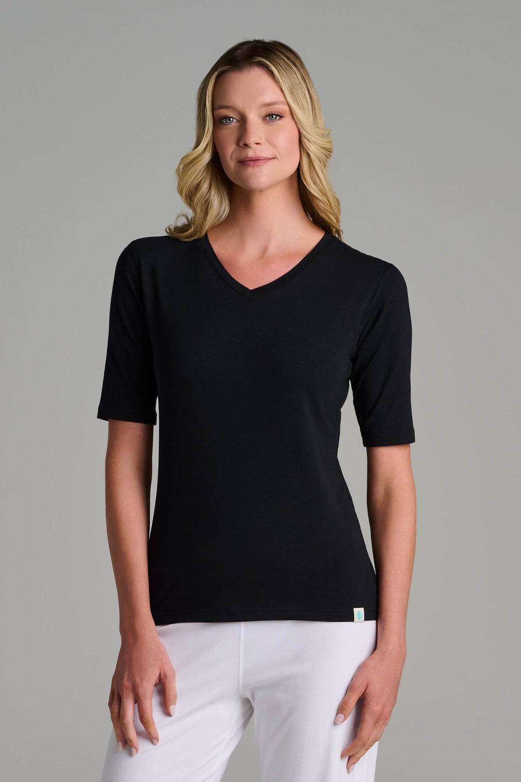 Women's Morada Fitted V-Neck Short Sleeve T-Shirt | Black