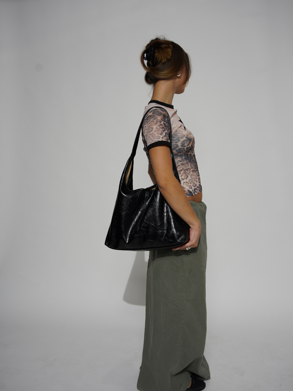 Retro-Style Distressed Leather Tote Bag