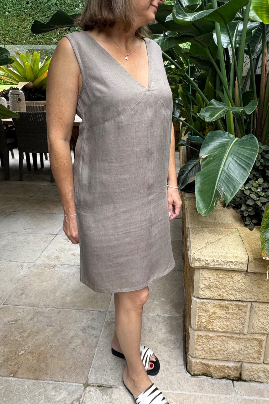 Linen V-Neck Sleeveless Dress for Women — Pockets Versatile