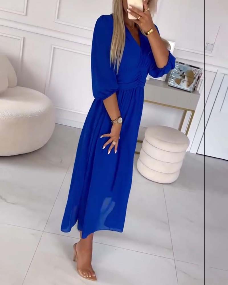 Solid Color Dress with Heart-Shaped Neckline