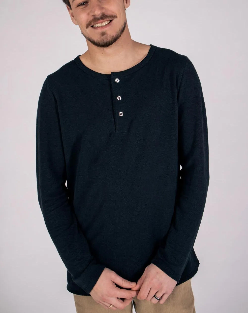Zarro Black Long-Sleeve Pure Linen Polo Shirt for Men — gallery