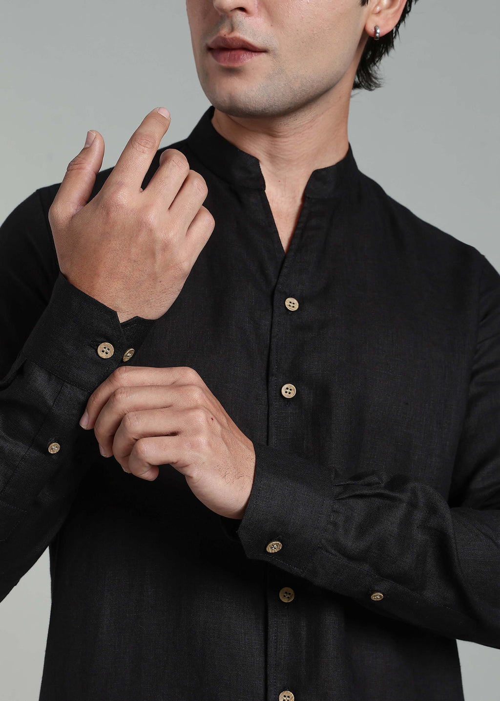 Craig Pure Linen V-Neck Shirt in Black for Men - gallery
