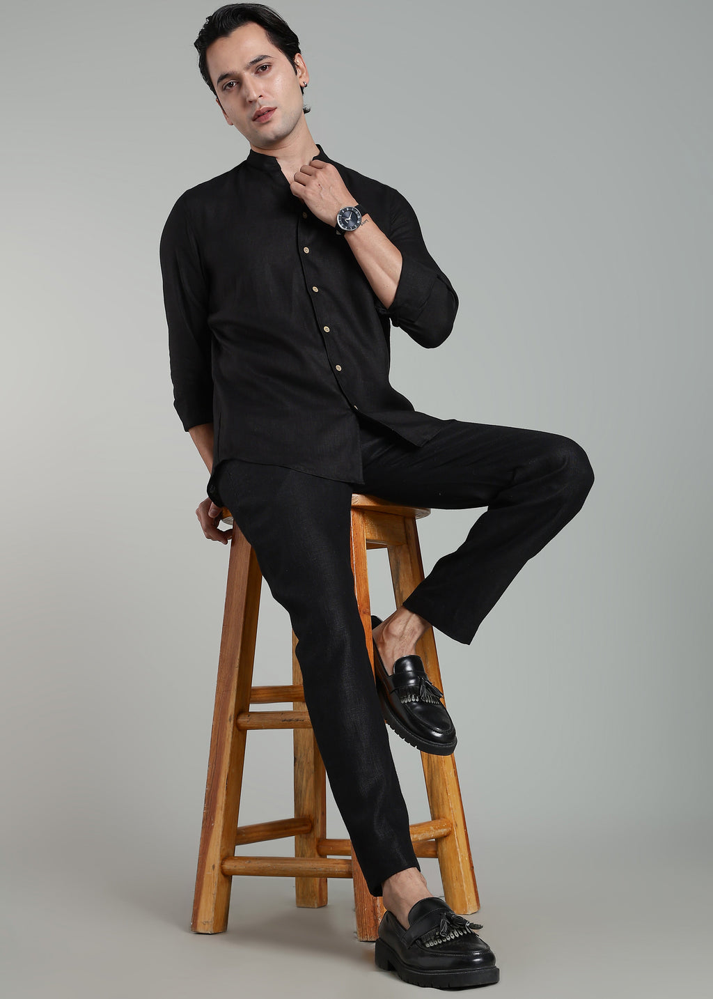 Craig Pure Linen V-Neck Shirt in Black for Men - gallery