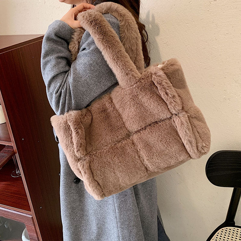 Dante Plush Handbag: Chic Winter Accessory for Women