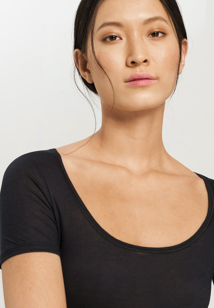 Ultralight Short Sleeved T-Shirt in Black - gallery