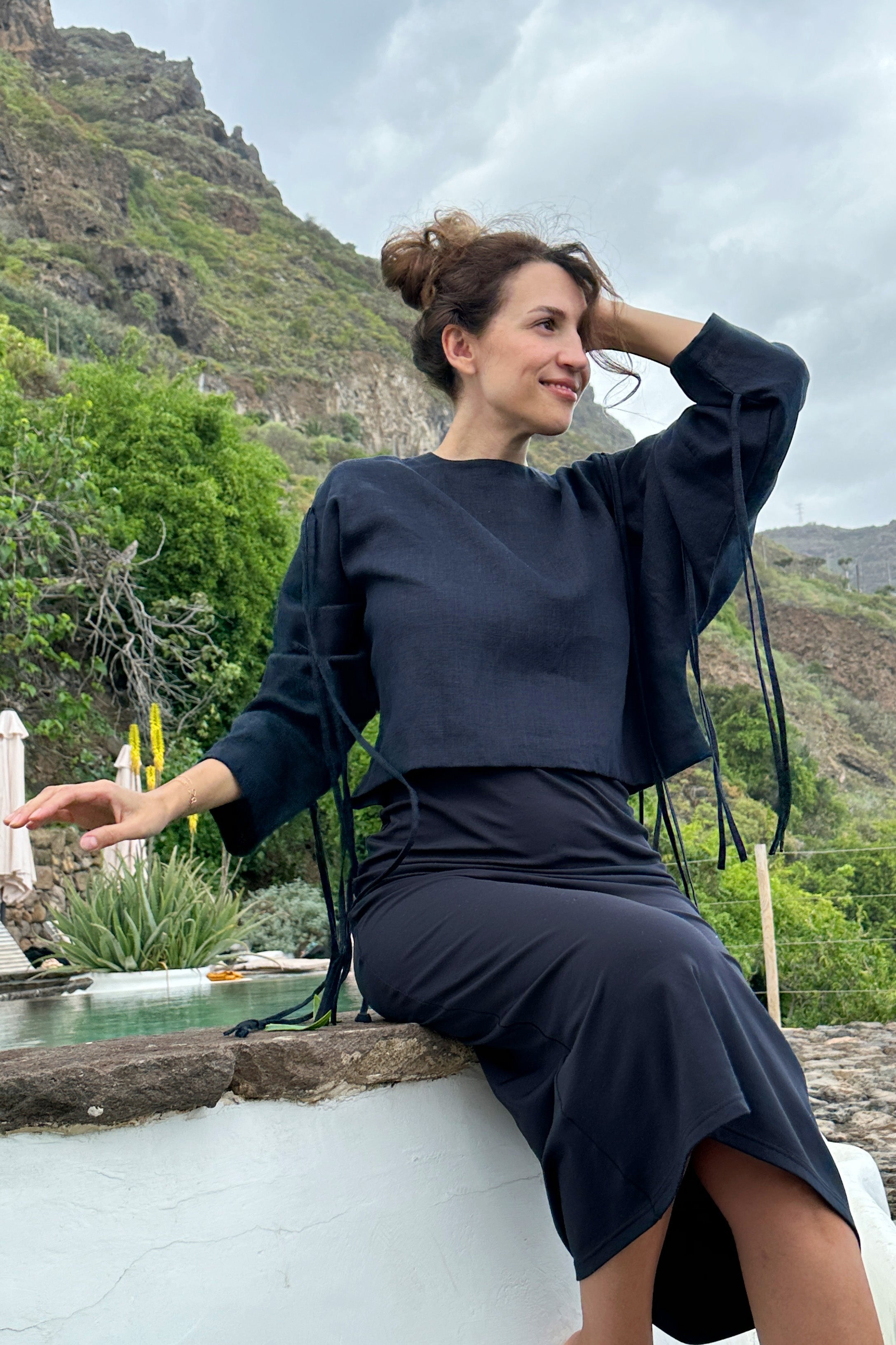 Linen Crop Blouse Olea in Dark Blue for Women