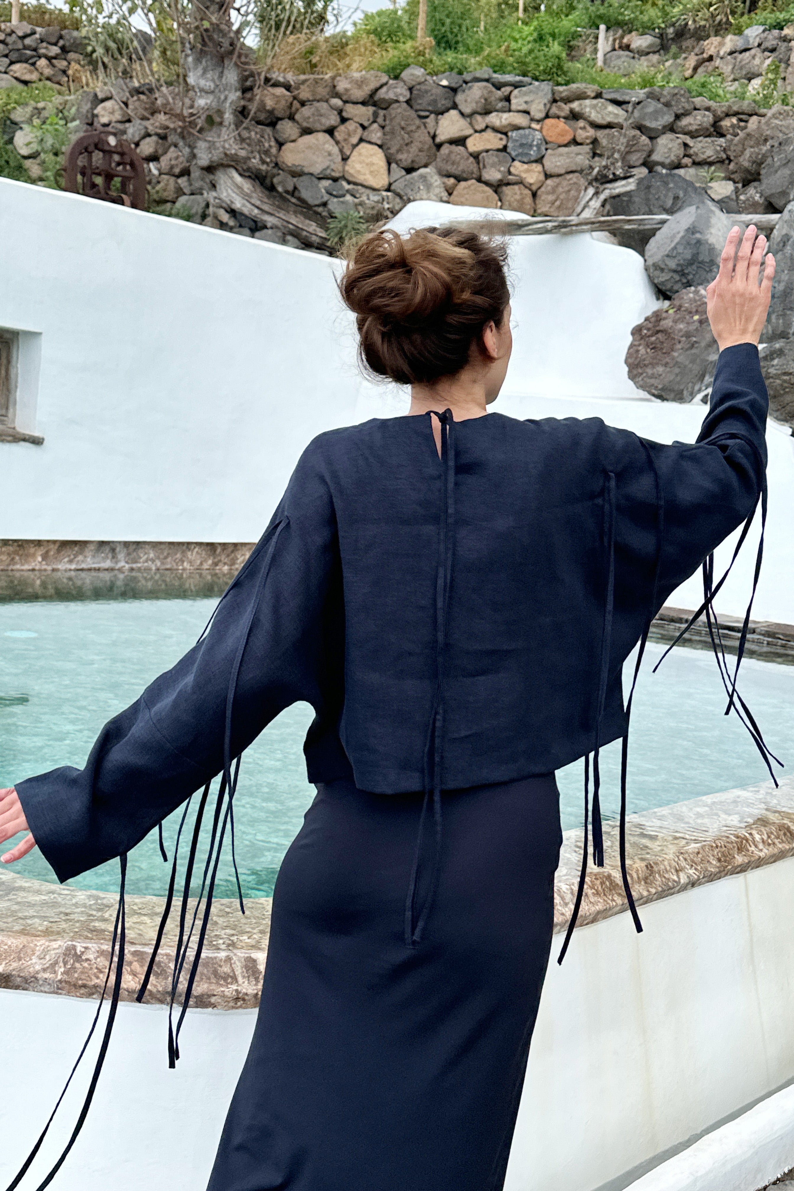 Linen Crop Blouse Olea in Dark Blue for Women - gallery