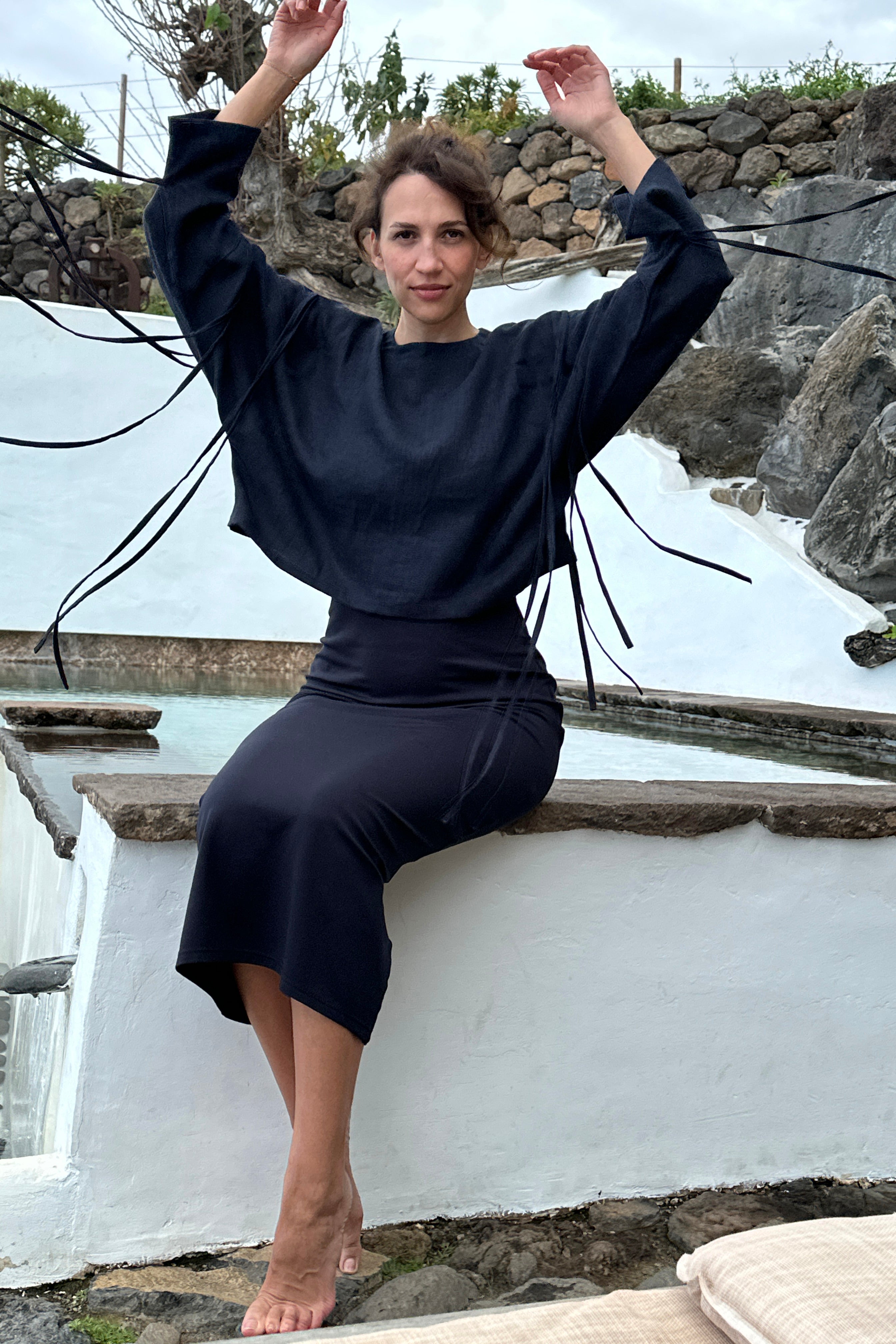 Linen Crop Blouse Olea in Dark Blue for Women - gallery