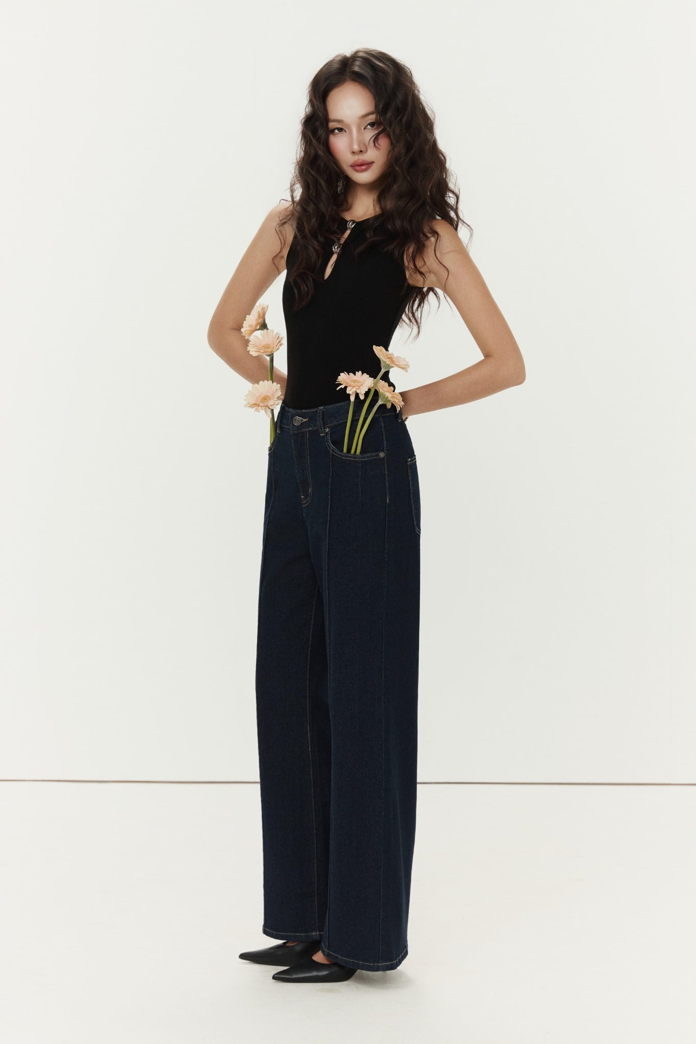 Straight-Leg Mainline Jeans for Women - gallery
