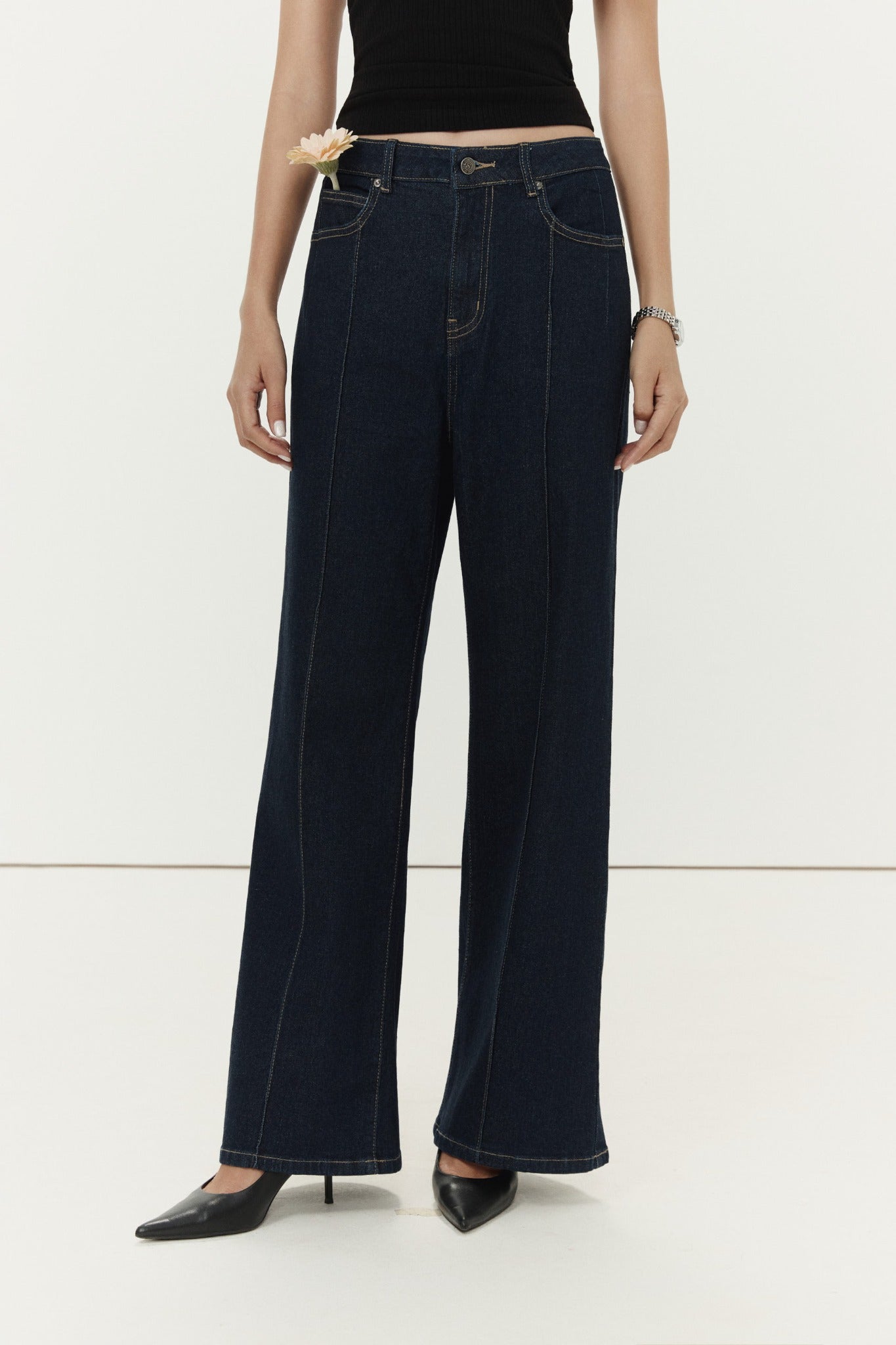 Straight-Leg Mainline Jeans for Women - gallery
