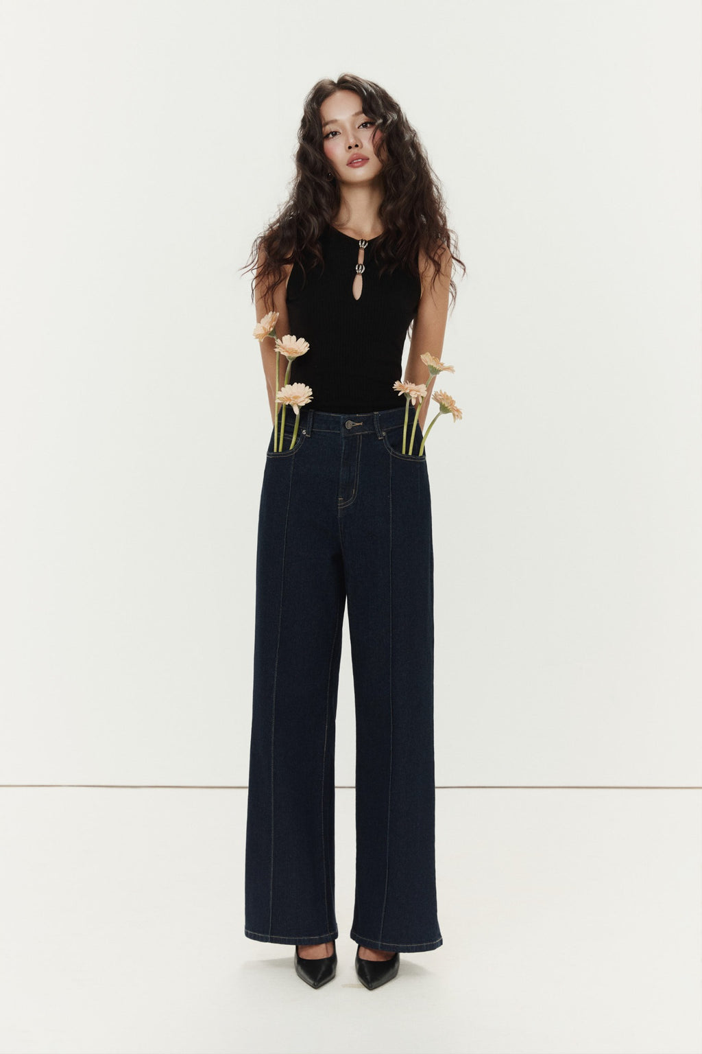 Straight-Leg Mainline Jeans for Women - gallery