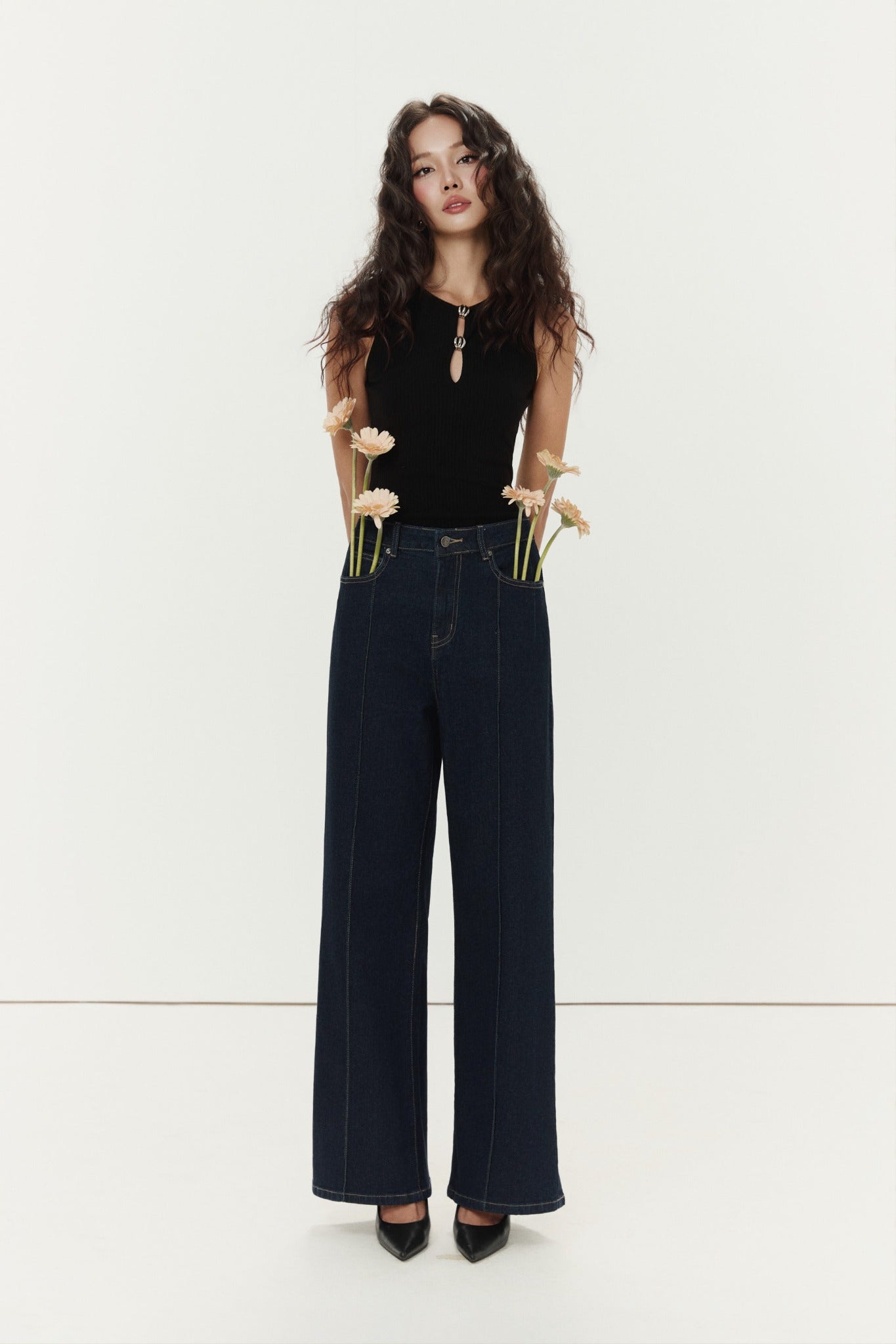 Straight-Leg Mainline Jeans for Women - gallery