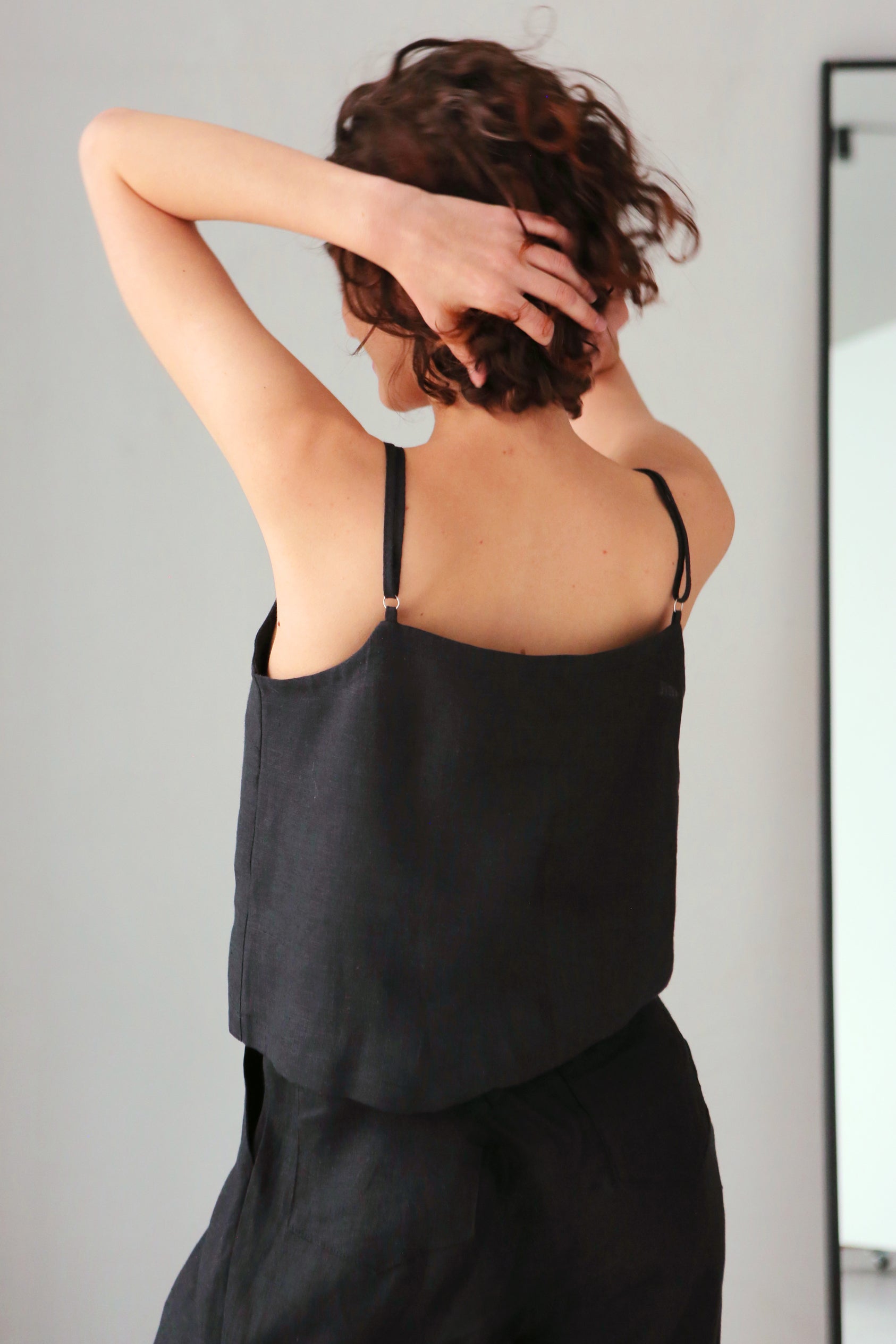 Linen V-Neck Tank Top Camellia in Black for Women - gallery