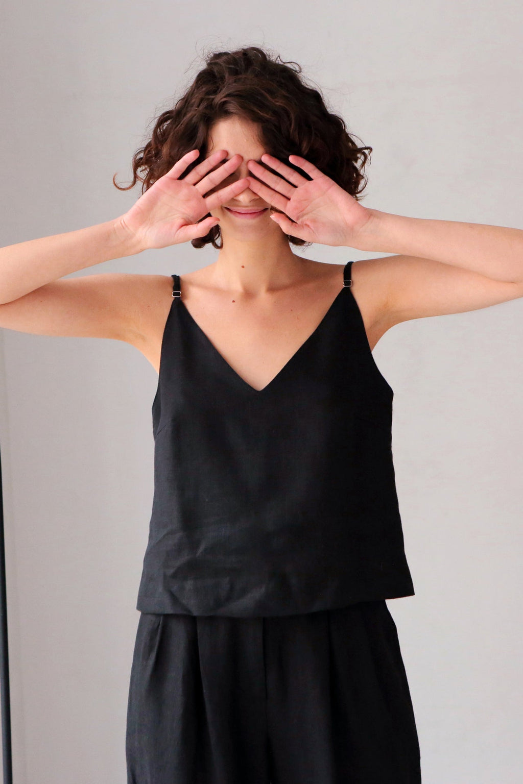 Linen V-Neck Tank Top Camellia in Black for Women - gallery