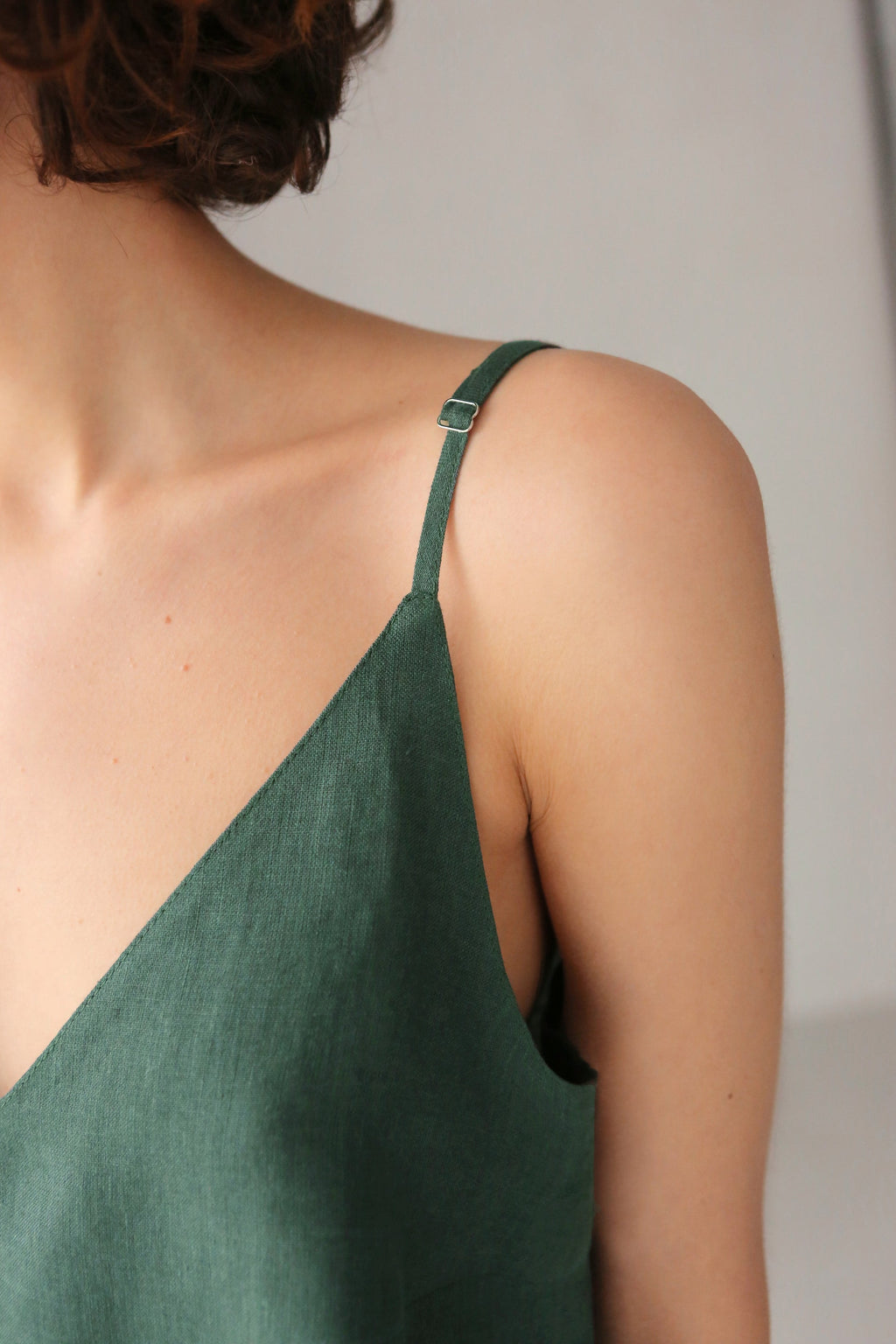 Linen V-Neck Tank Top Camellia in Green for Women - gallery