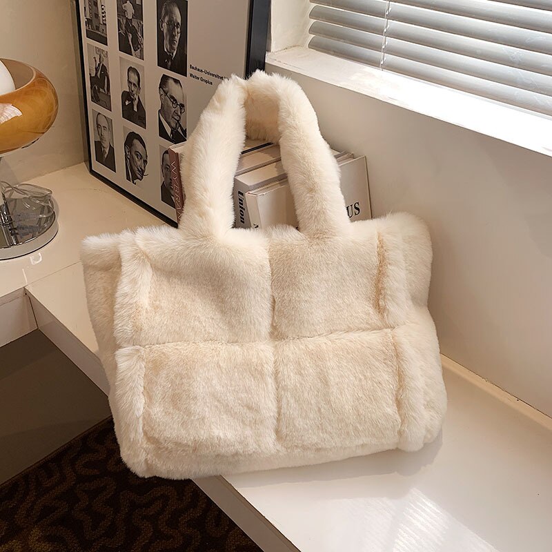 Dante Plush Handbag: Chic Winter Accessory for Women