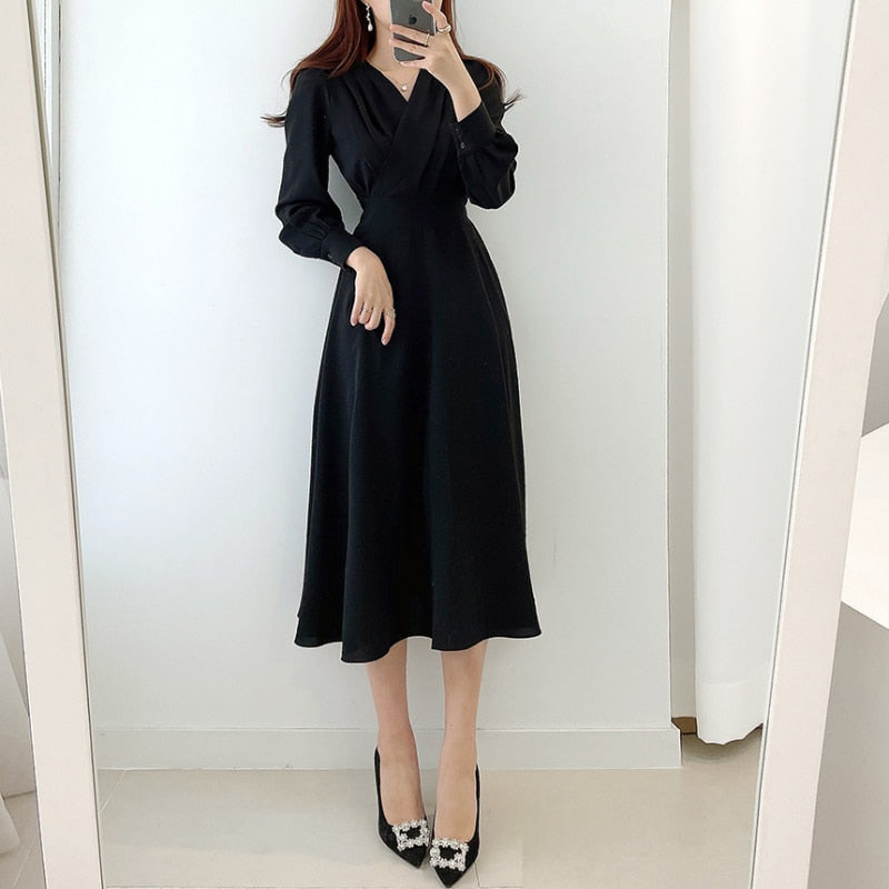 Stylish A-Line Dress Featuring V-Neck and Puff Sleeves