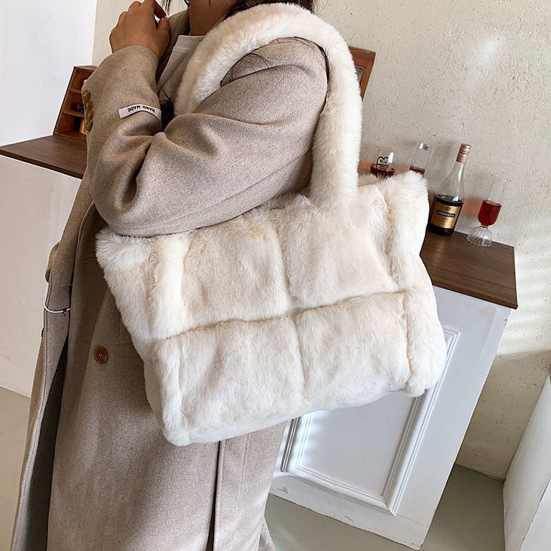 Dante Plush Handbag: Chic Winter Accessory for Women