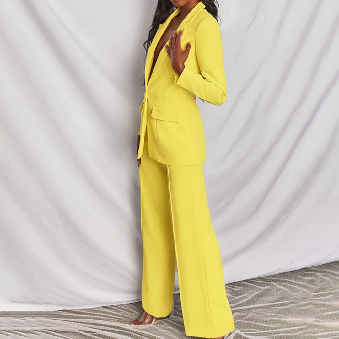 Hayley - Chic Women's Two-Piece Blazer and Trouser Ensemble
