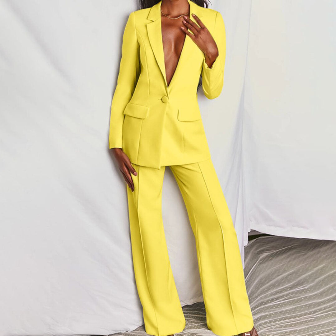 Hayley - Chic Women's Two-Piece Blazer and Trouser Ensemble