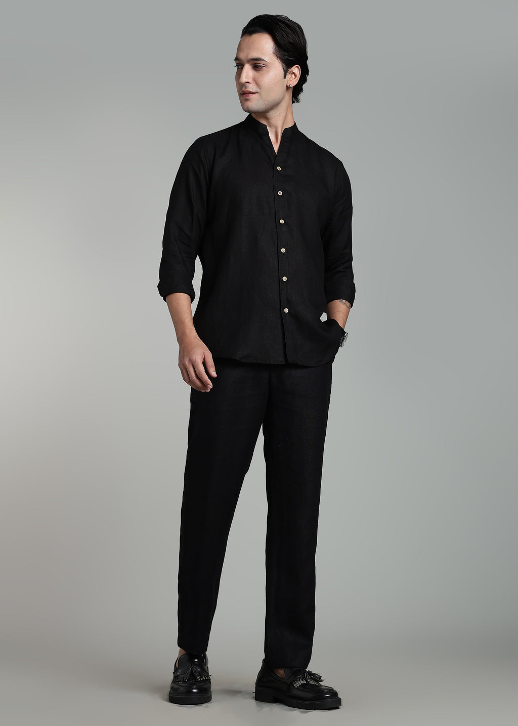 Craig Pure Linen V-Neck Shirt in Black for Men - gallery