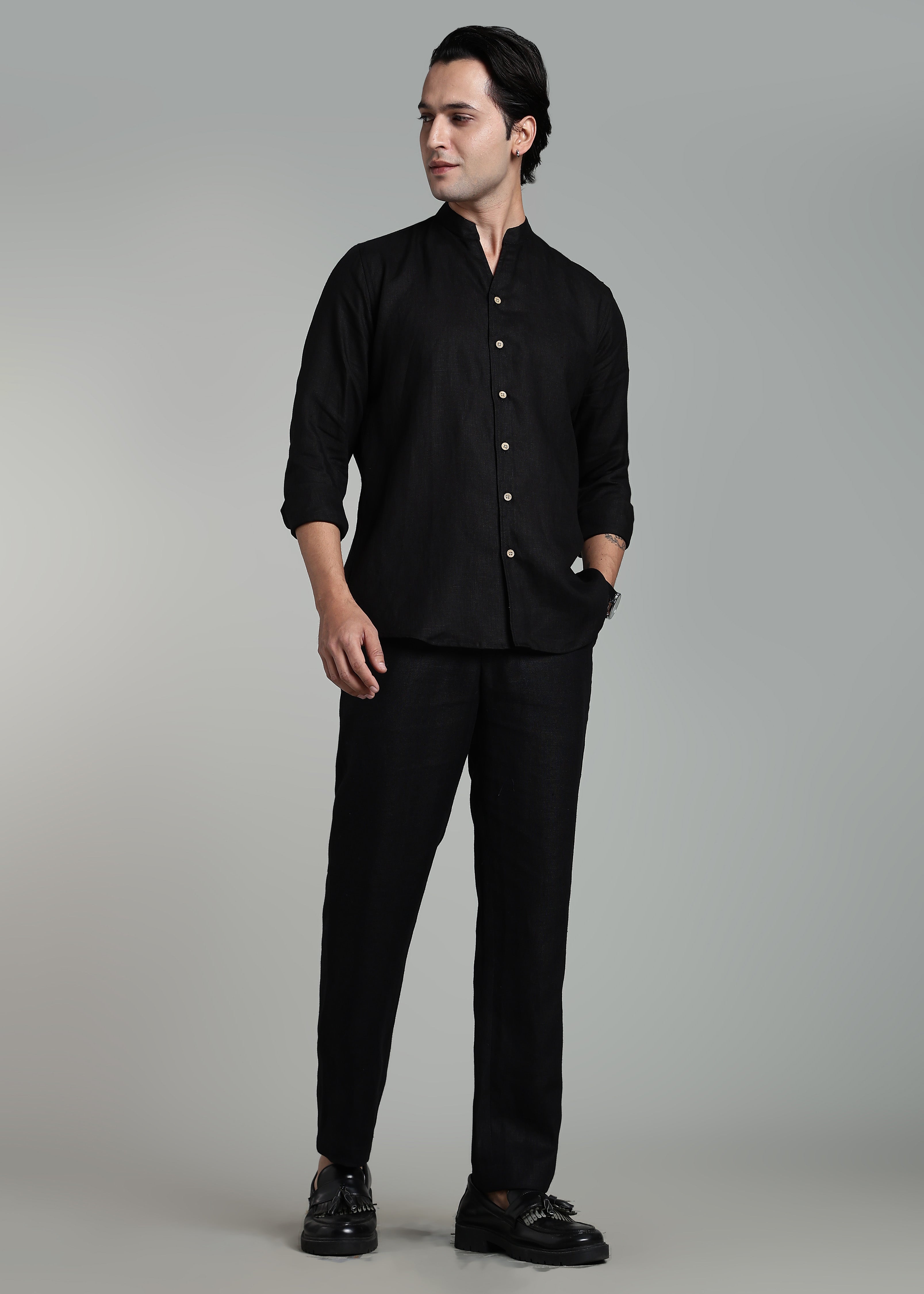 Craig Pure Linen V-Neck Shirt in Black for Men - gallery