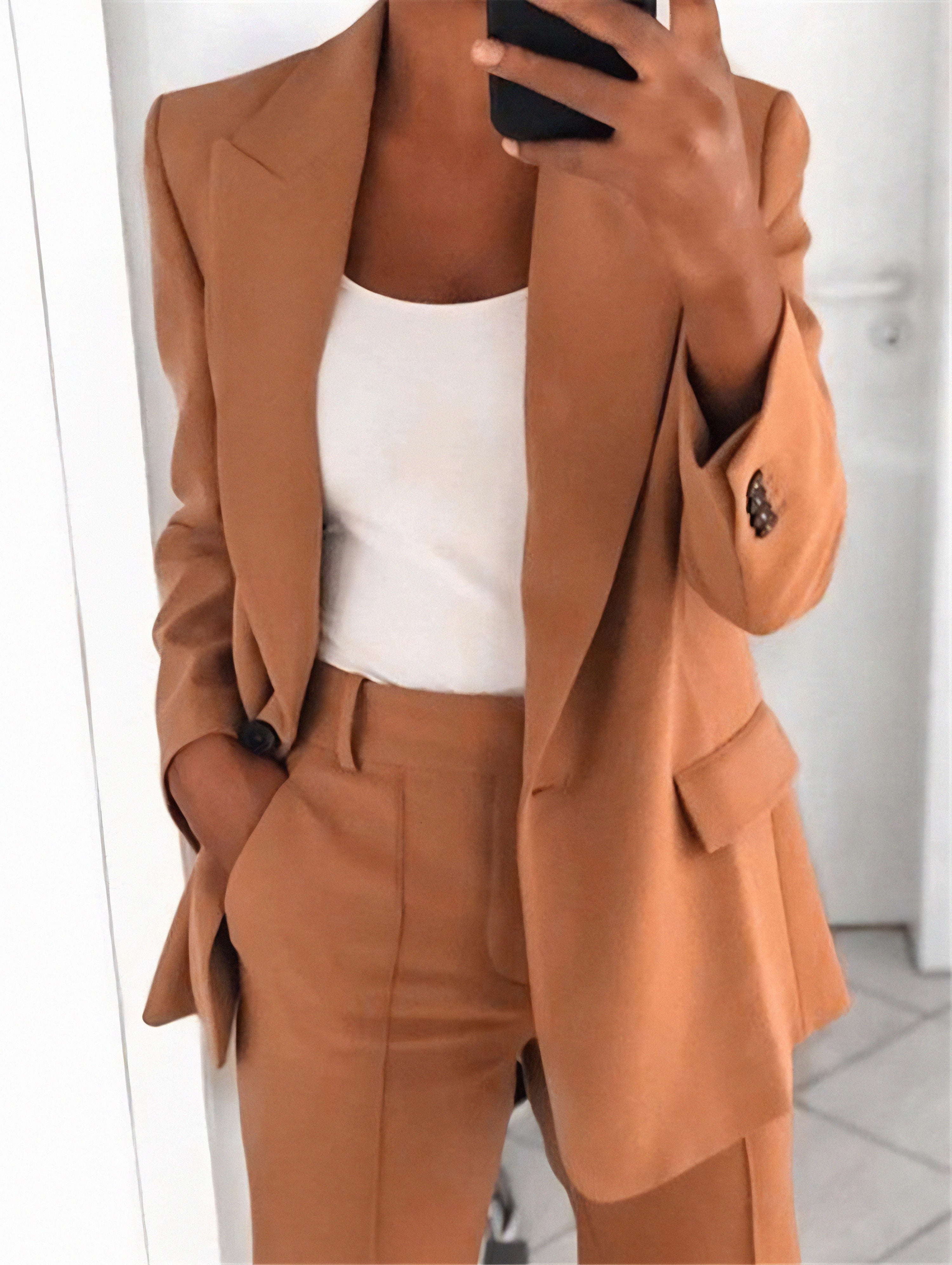 Casual Women's Suit with Relaxed Fit