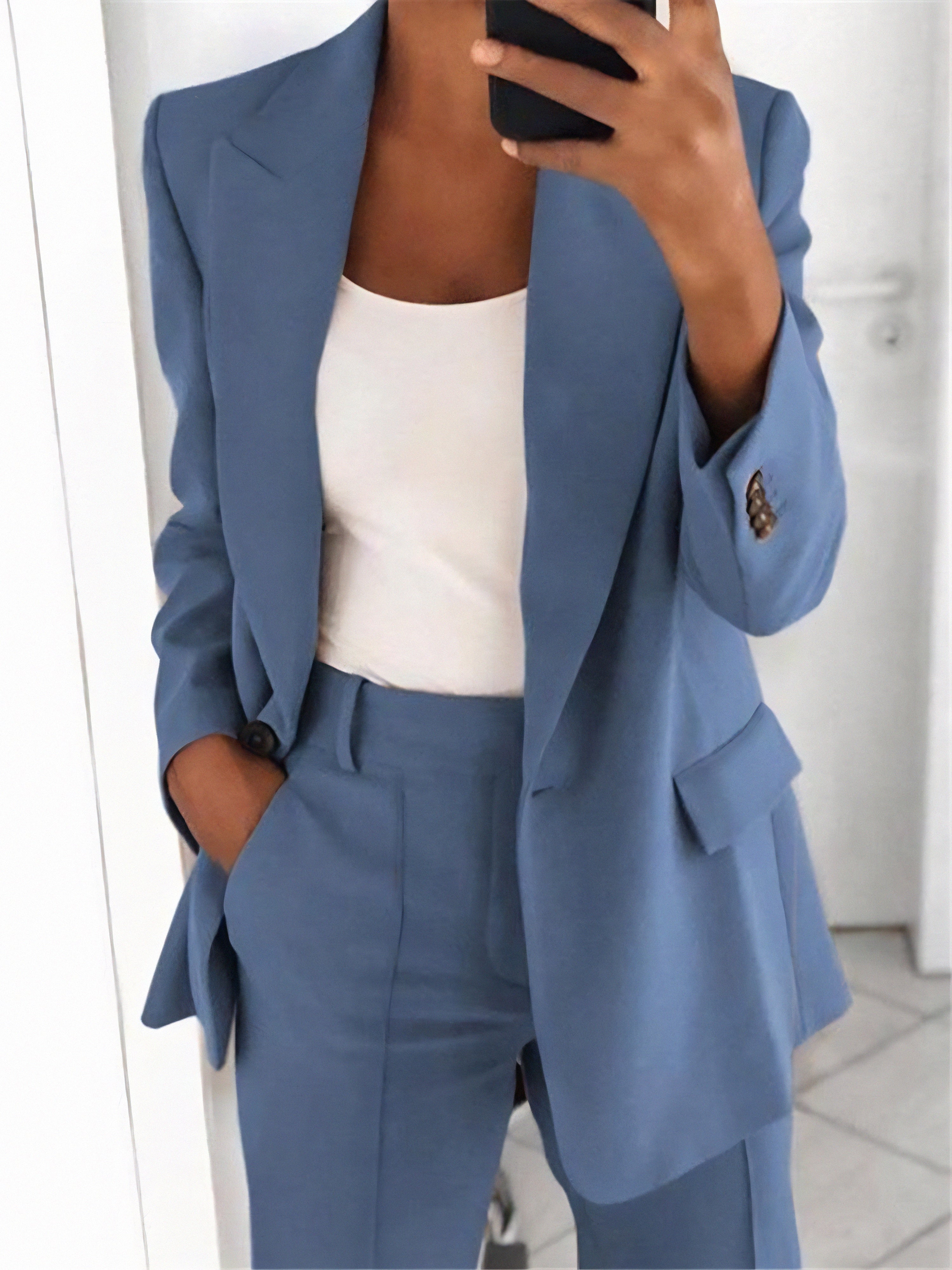 Casual Women's Suit with Relaxed Fit