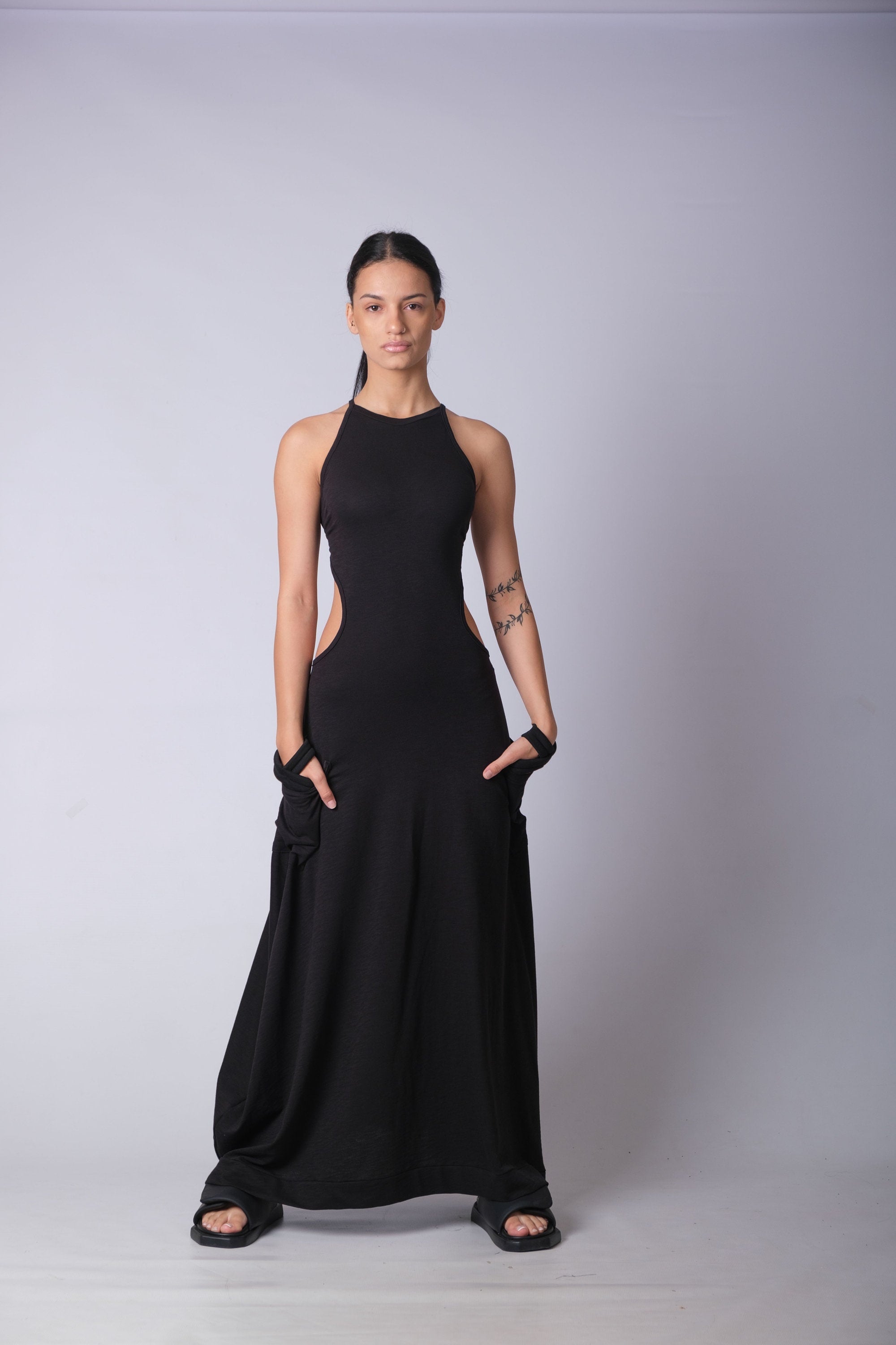 Open-Back Maxi Dress for Women — Cut-Out Caftan with Pockets