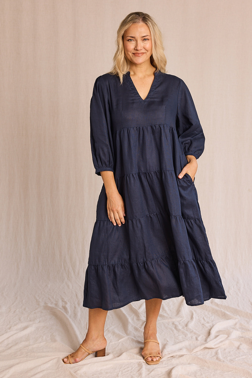 Sabre Linen V-Neck Dress in Navy — gallery