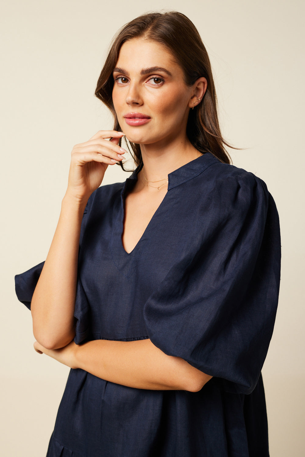 Sabre Linen V-Neck Dress in Navy — gallery