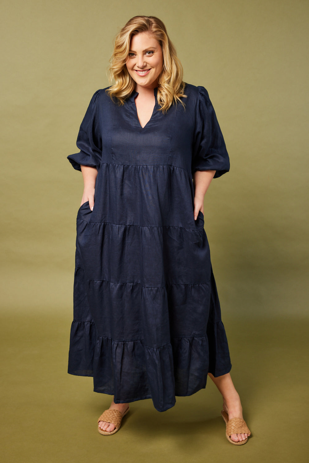 Sabre Linen V-Neck Dress in Navy — gallery
