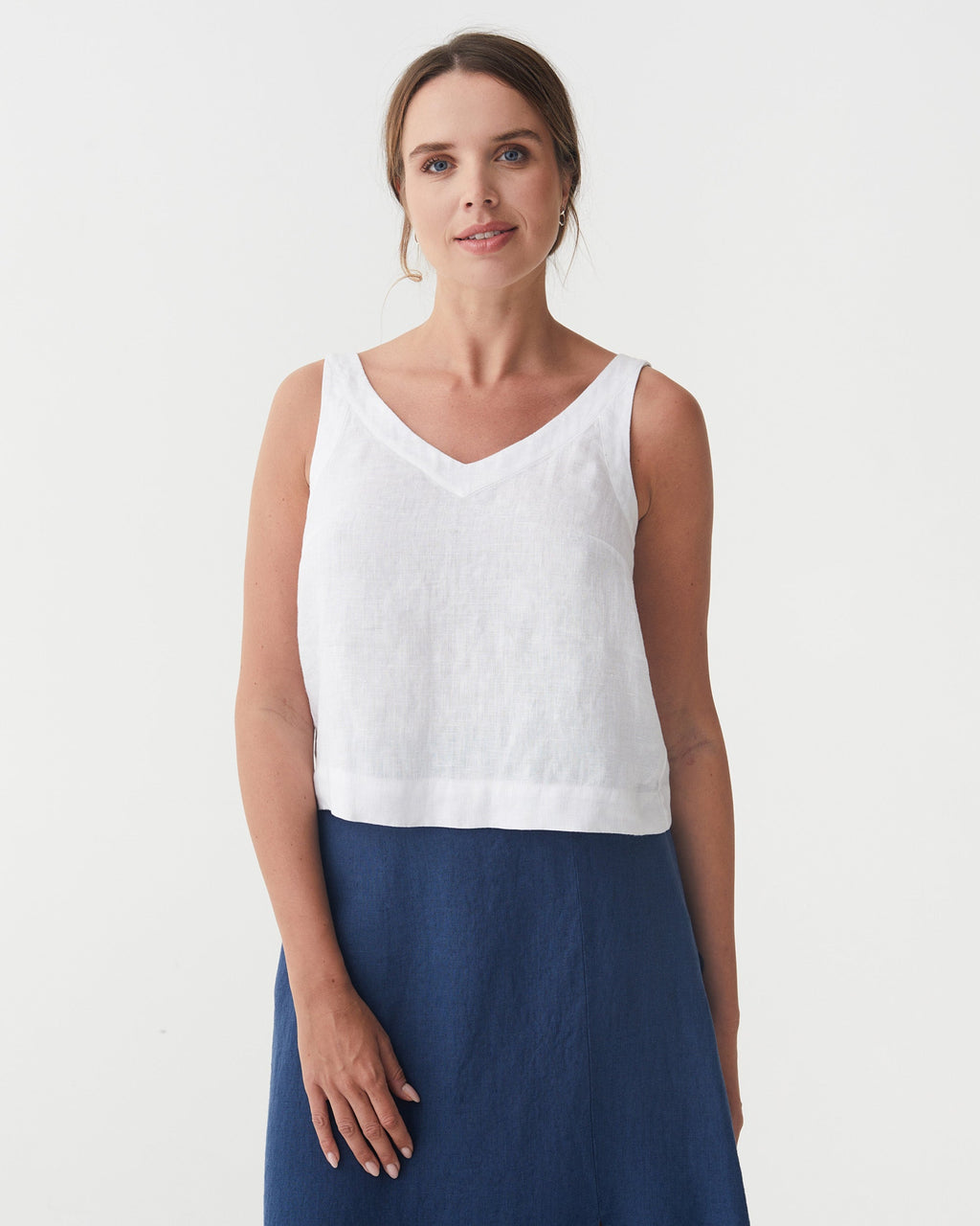 Sleeveless Linen Top Douro in White - gallery