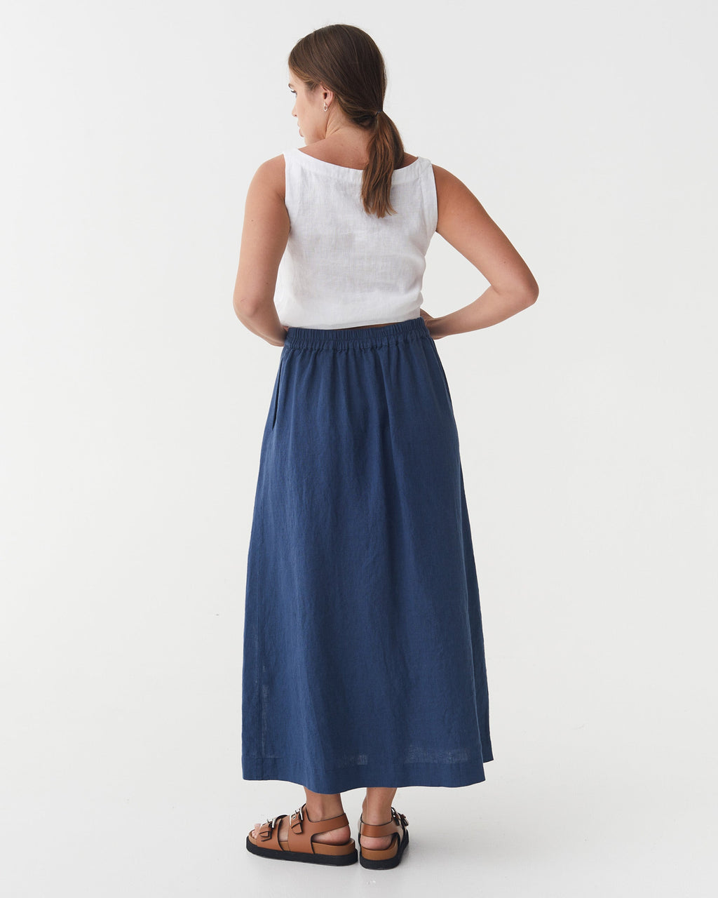 Sleeveless Linen Top Douro in White - gallery