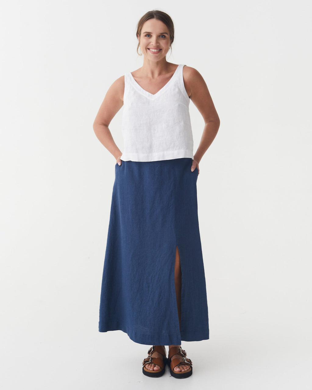 Sleeveless Linen Top Douro in White - gallery
