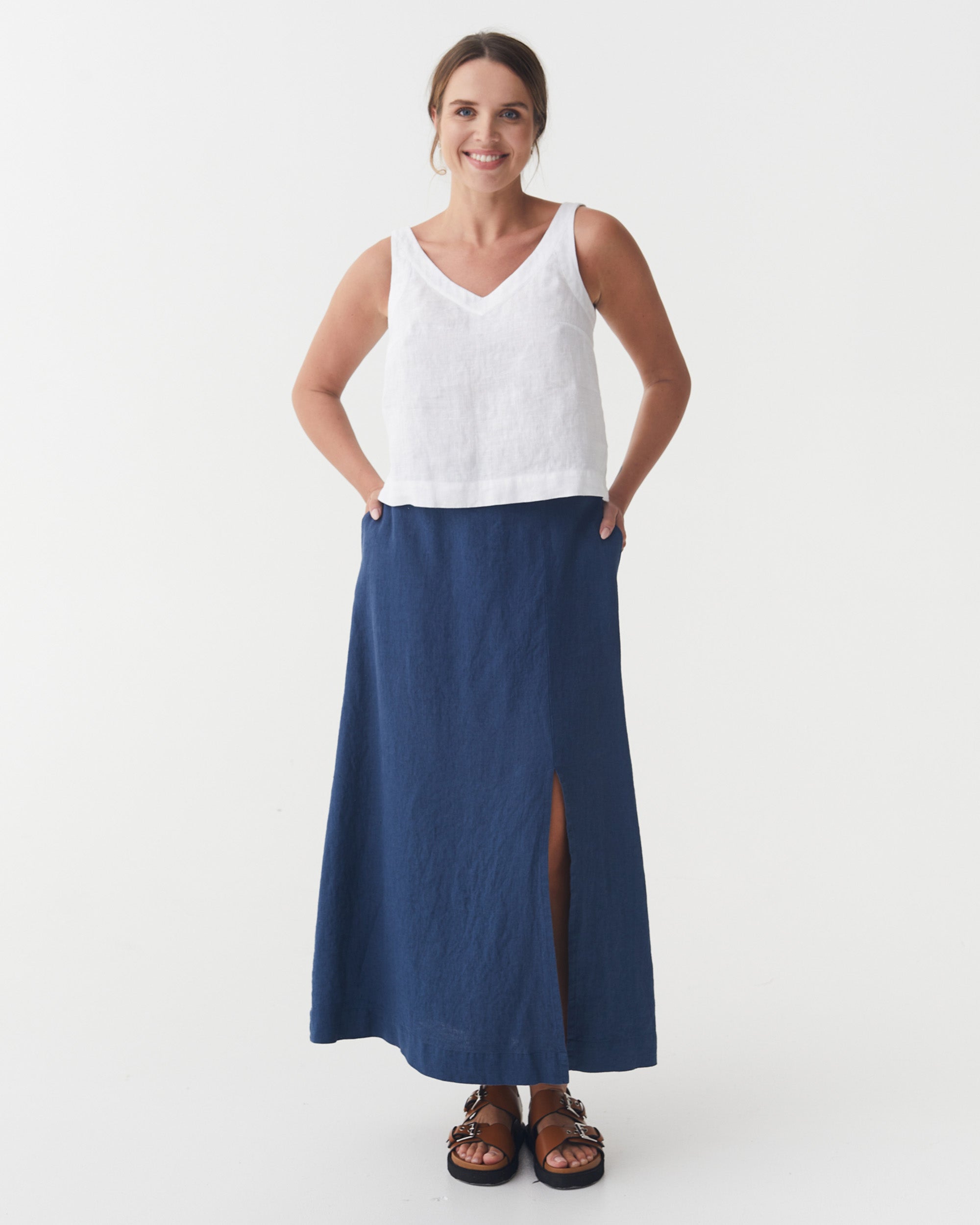 Sleeveless Linen Top Douro in White - gallery